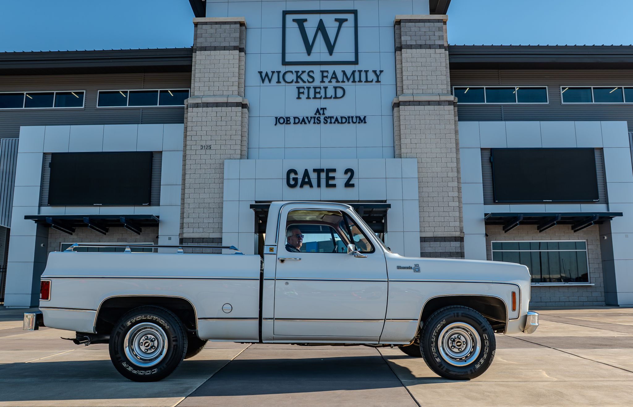 Car show picture